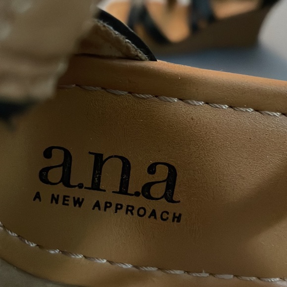 Black Wedges - Picture 3 of 3